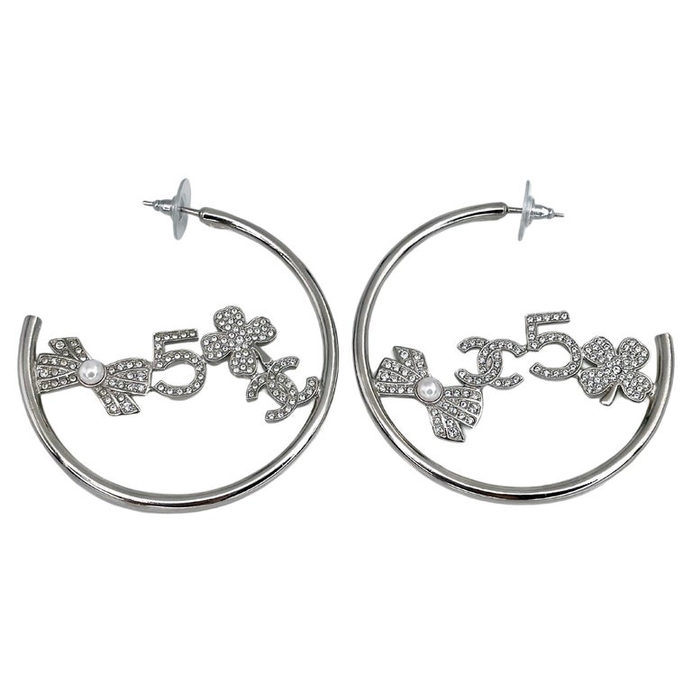 2022 Chanel A22V Silver Tone Crystal Pearl CC Logo Bow Clover Half Hoop  Earrings For Sale at 1stDibs