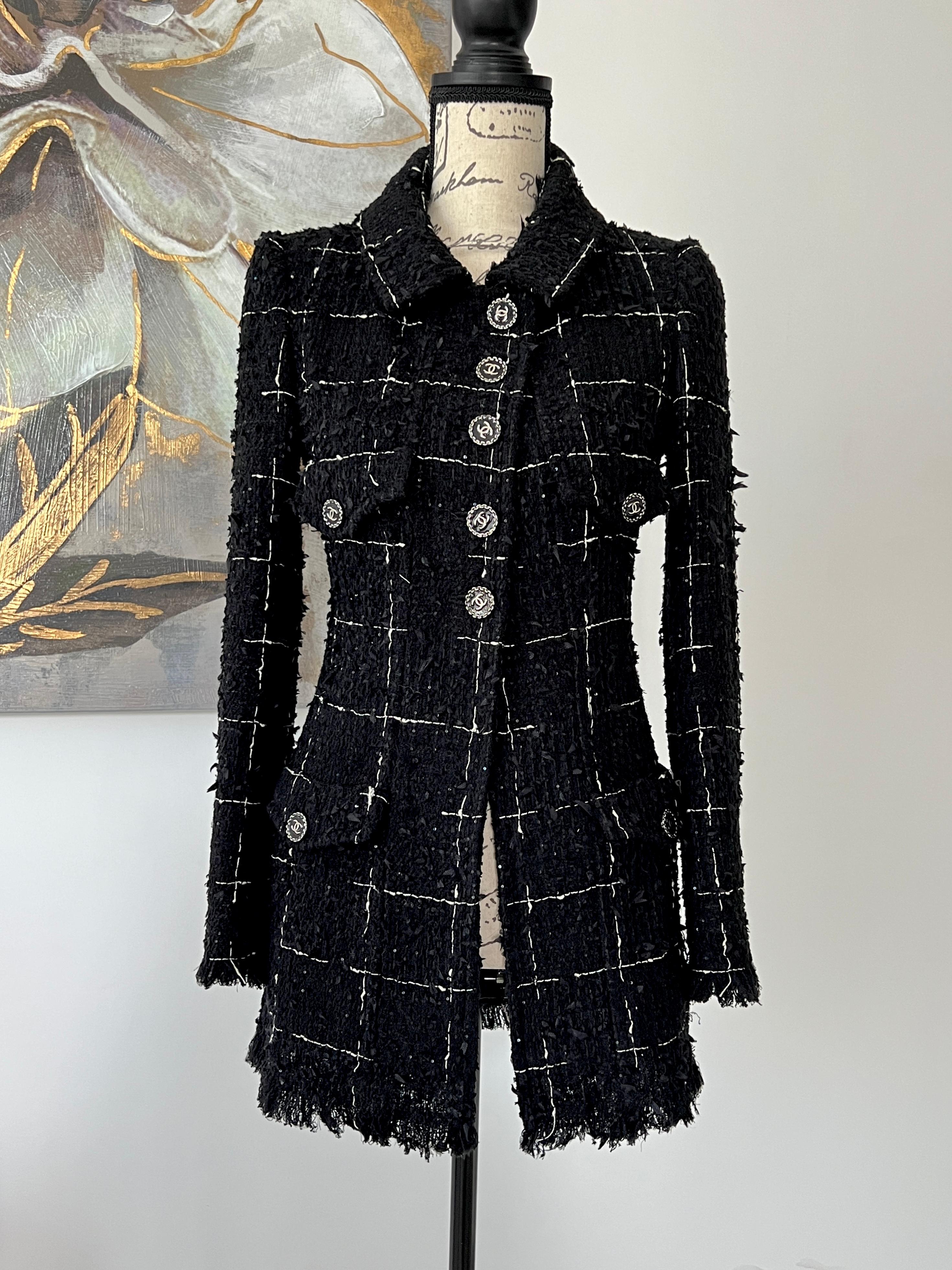 2022 Chanel Black Lesage Tweed Jacket In New Condition In Dubai, AE