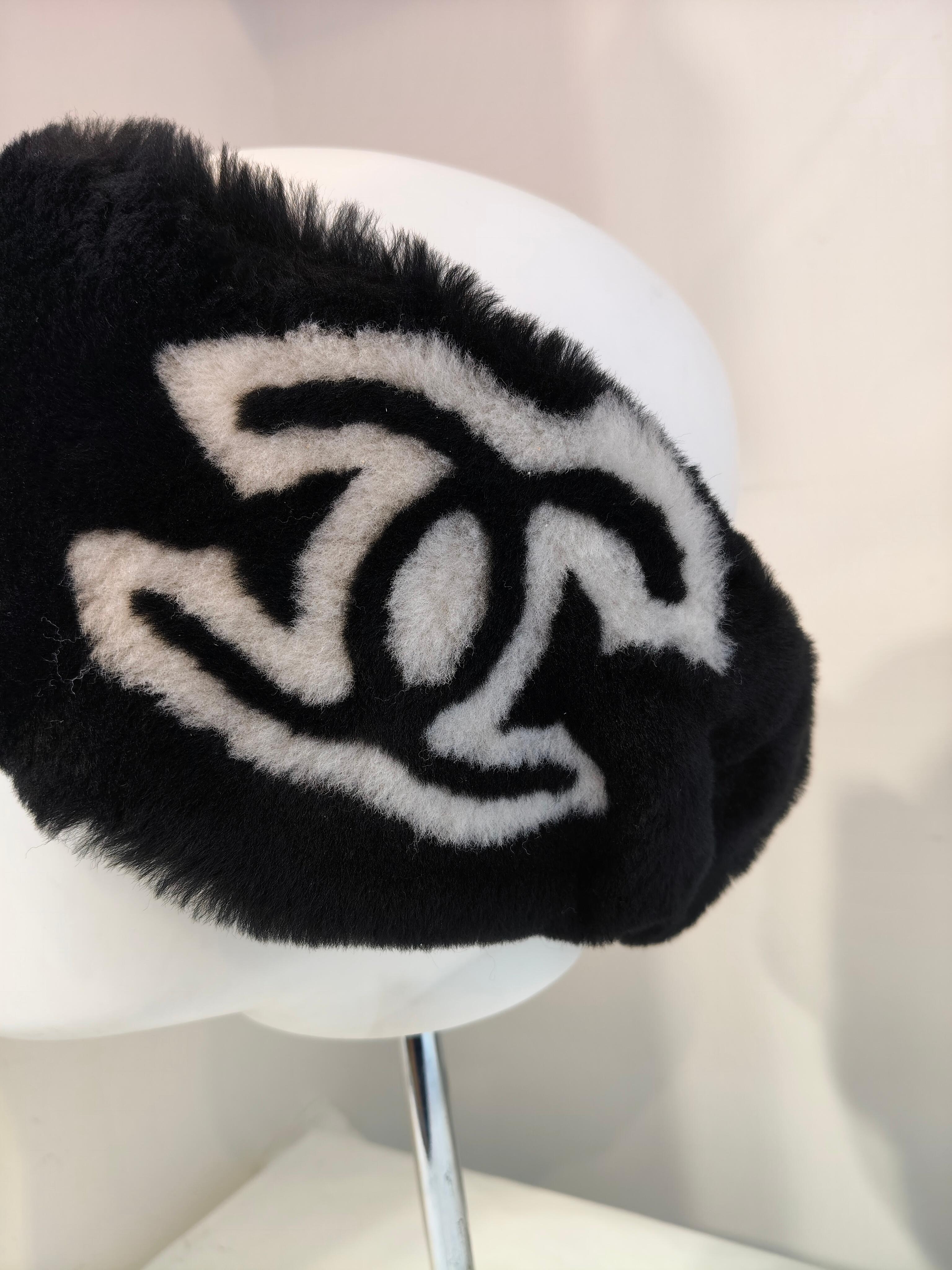 Chanel 2022 Black White CC Shearling Headband Unisex Fall