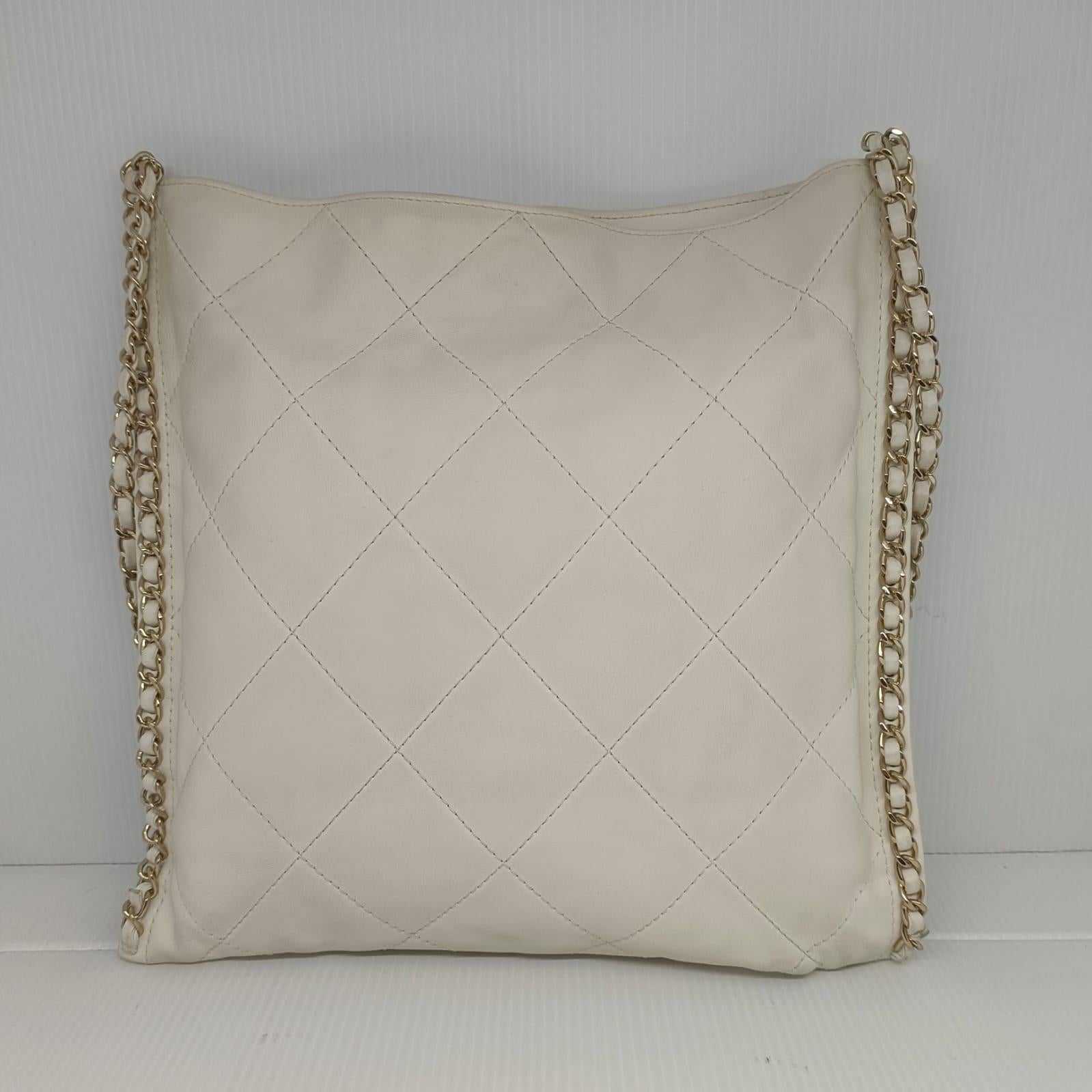 2022 Chanel White Calfskin Quilted Chain Trimmed Flat Tote Bag For Sale 5