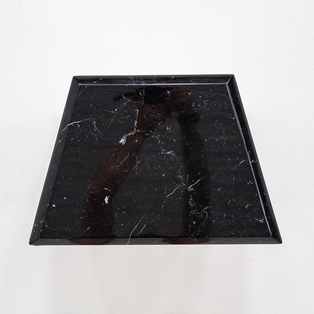 2022 David Adjaye for Knoll Washington Prism Side Table in White / Black Marble (table d'appoint en marbre blanc et noir) en vente 4