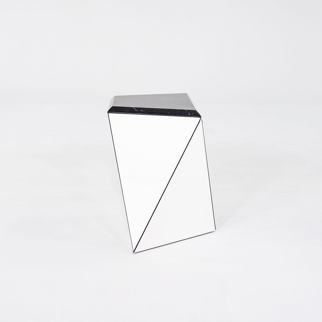 Moderne 2022 David Adjaye for Knoll Washington Prism Side Table in White / Black Marble (table d'appoint en marbre blanc et noir) en vente