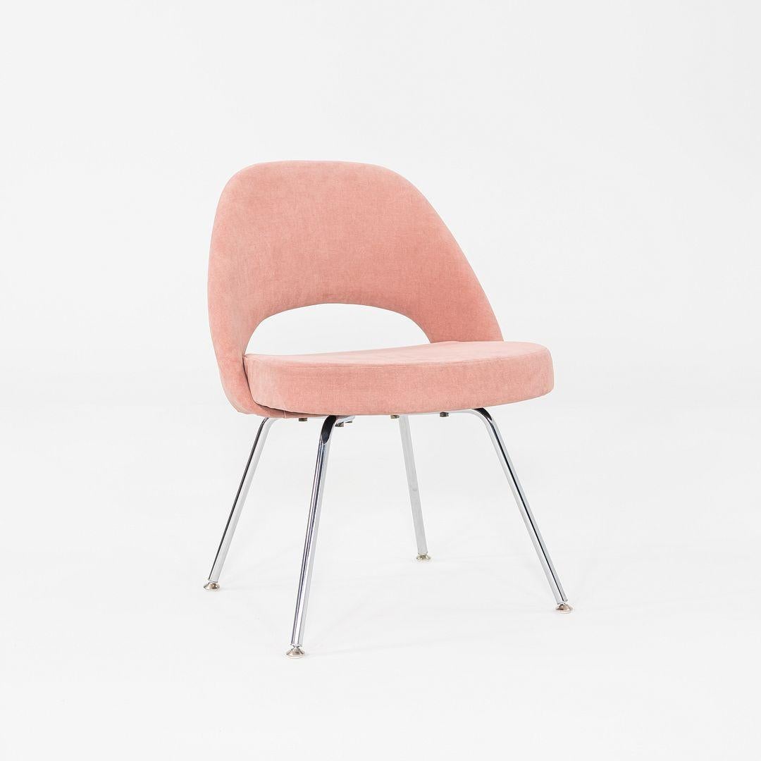 2022 Eero Saarinen for Knoll Armless Executive Dining Chair in Pink Fabric en vente 4