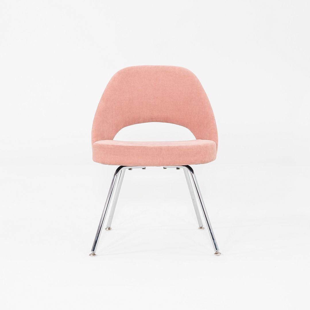 2022 Eero Saarinen for Knoll Armless Executive Dining Chair in Pink Fabric Bon état - En vente à Philadelphia, PA