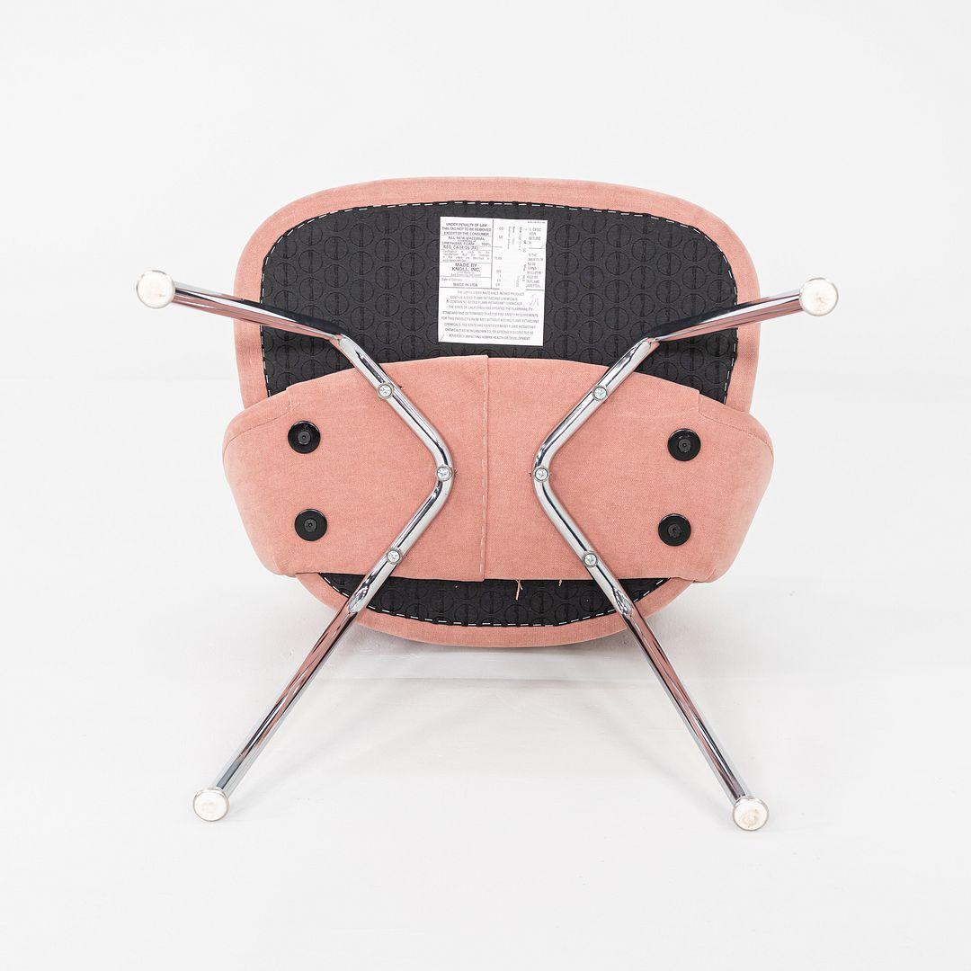 2022 Eero Saarinen for Knoll Armless Executive Dining Chair in Pink Fabric en vente 1