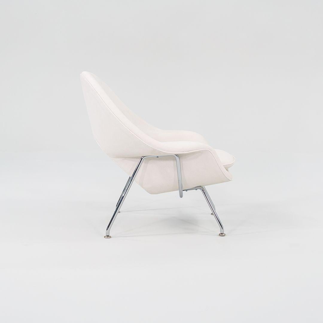 Questa è una poltrona lounge Child & Child, modello 70LS, disegnata inizialmente da Eero Saarinen per Knoll nel 1948. Questo particolare esemplare è stato prodotto da Knoll negli Stati Uniti nel 2022 circa. Il pezzo presenta una seduta in fibra di