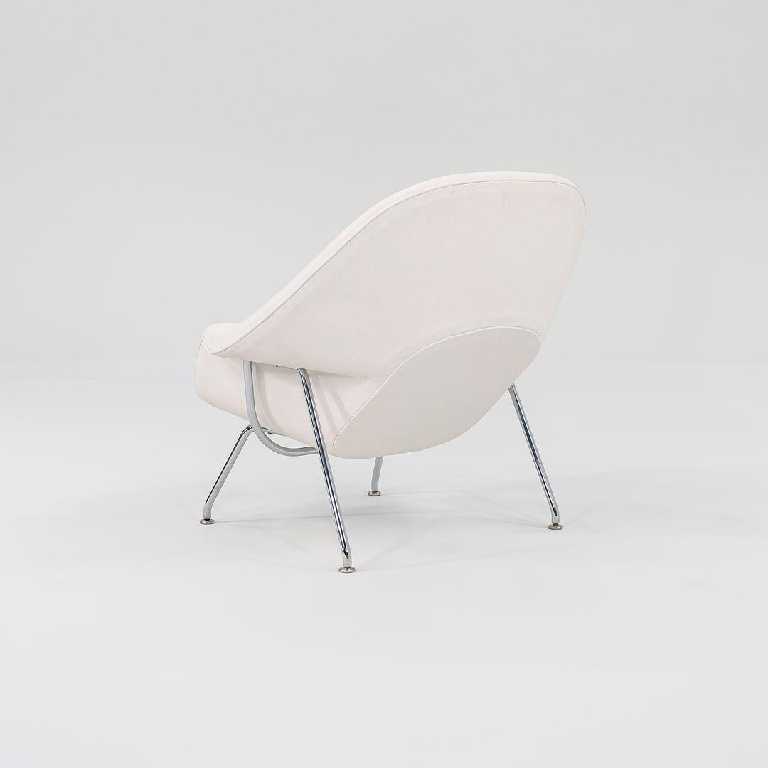 XXI secolo e contemporaneo 2022 Eero Saarinen per Knoll Sedia a forma di grembo in pelle bianca, modello 70LS in vendita