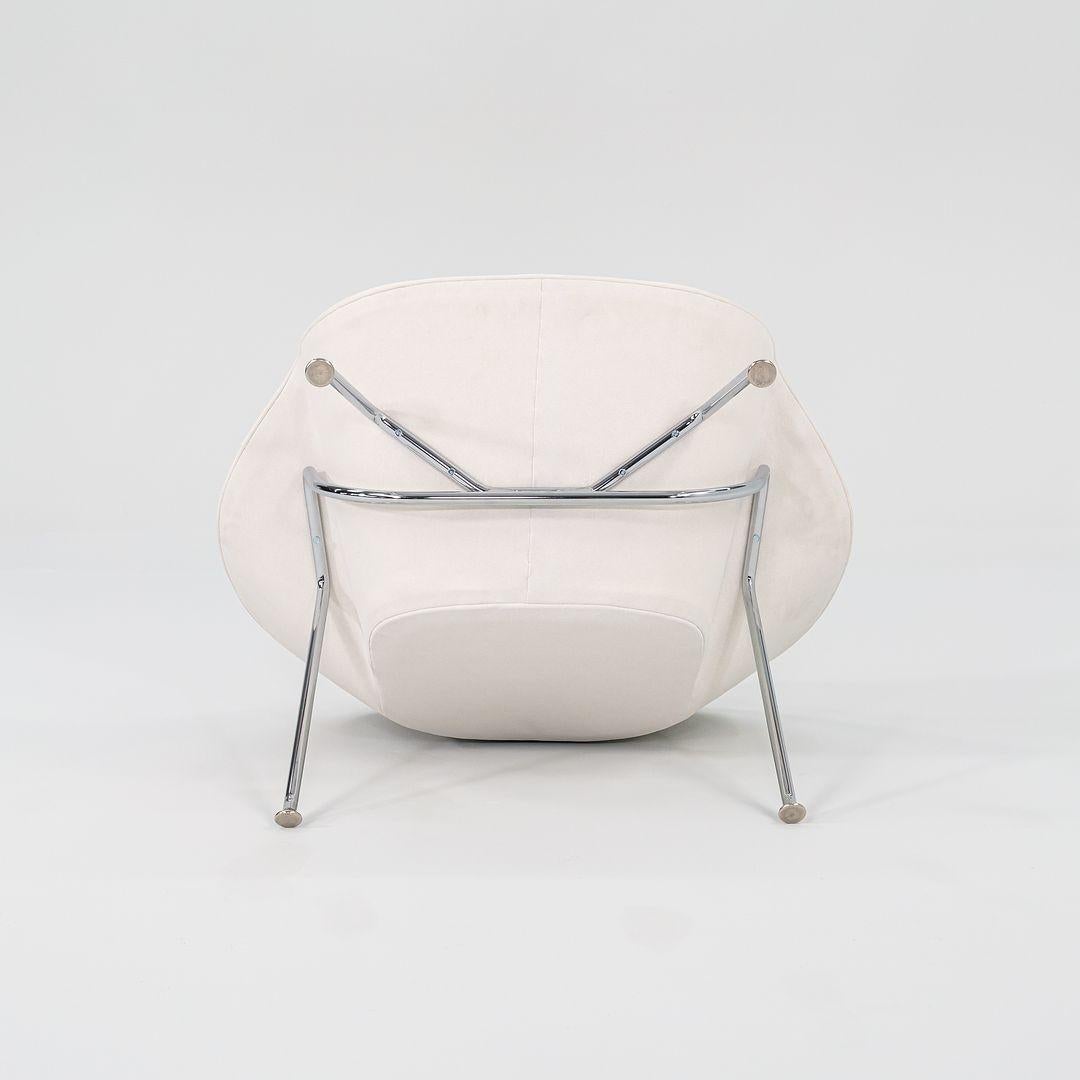 2022 Eero Saarinen per Knoll Sedia a forma di grembo in pelle bianca, modello 70LS in vendita 1