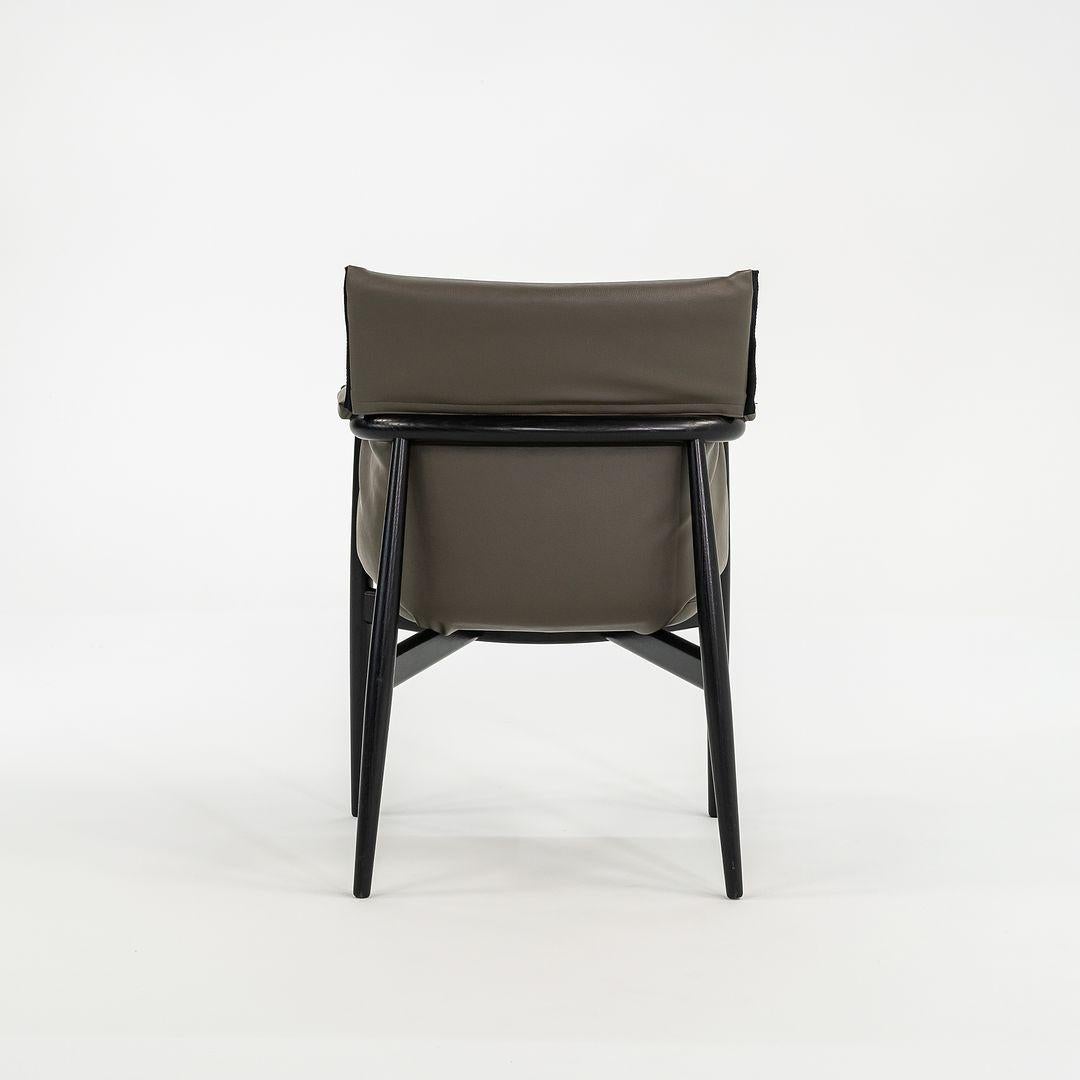 Fauteuil de salle à manger Embrace en cuir gris 2022 EOOS pour Carl Hansen, modèle E005 en vente 4