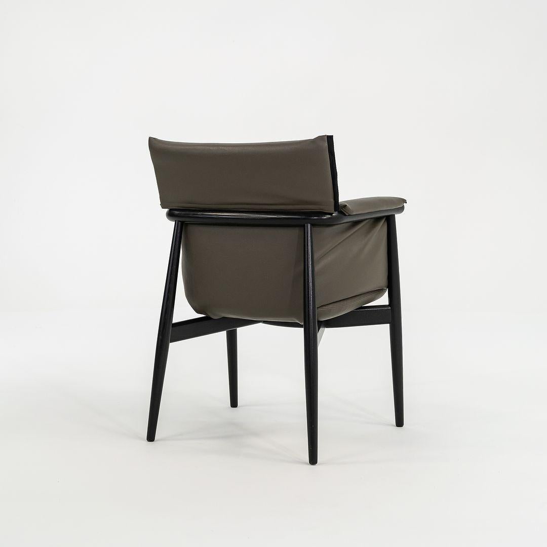 Moderne Fauteuil de salle à manger Embrace en cuir gris 2022 EOOS pour Carl Hansen, modèle E005 en vente