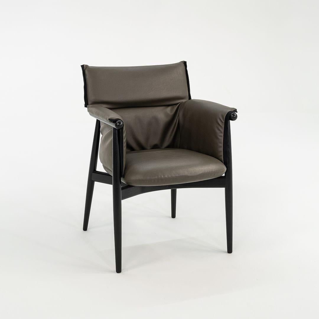 Fauteuil de salle à manger Embrace en cuir gris 2022 EOOS pour Carl Hansen, modèle E005 en vente 2