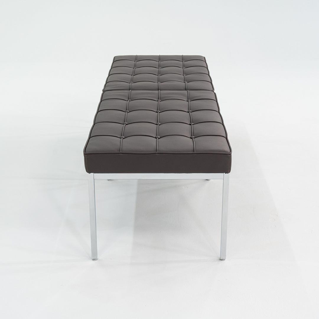2022 Banc trois places Florence Knoll en cuir Brown foncé et chrome en vente 4