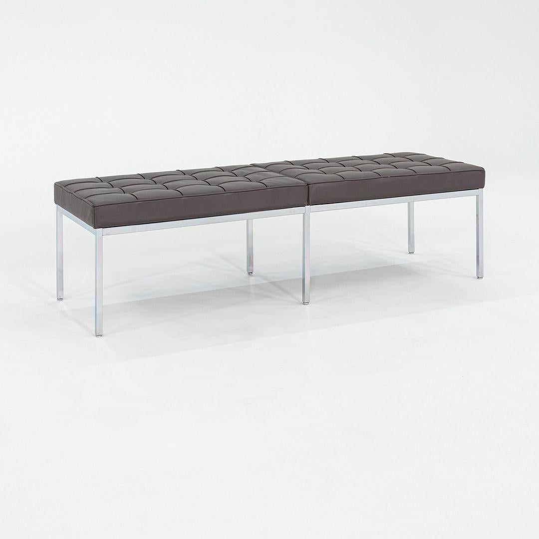 Moderne 2022 Banc trois places Florence Knoll en cuir Brown foncé et chrome en vente