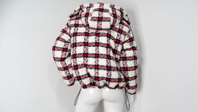 2022 Gucci Giacca a quadri in tweed con cappuccio e bottoni dorati