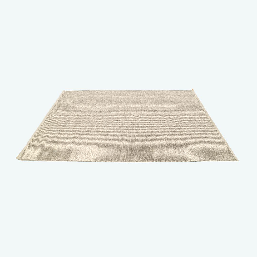 Si tratta di un tappeto Hagga Stripe, tessuto in pura lana nei toni del beige a righe. Il tappeto è stato disegnato da Gunilla Lagerhem Ullberg e prodotto da Kasthall in Svezia. Risale al 2022 circa ed è garantito come autentico. Le condizioni sono