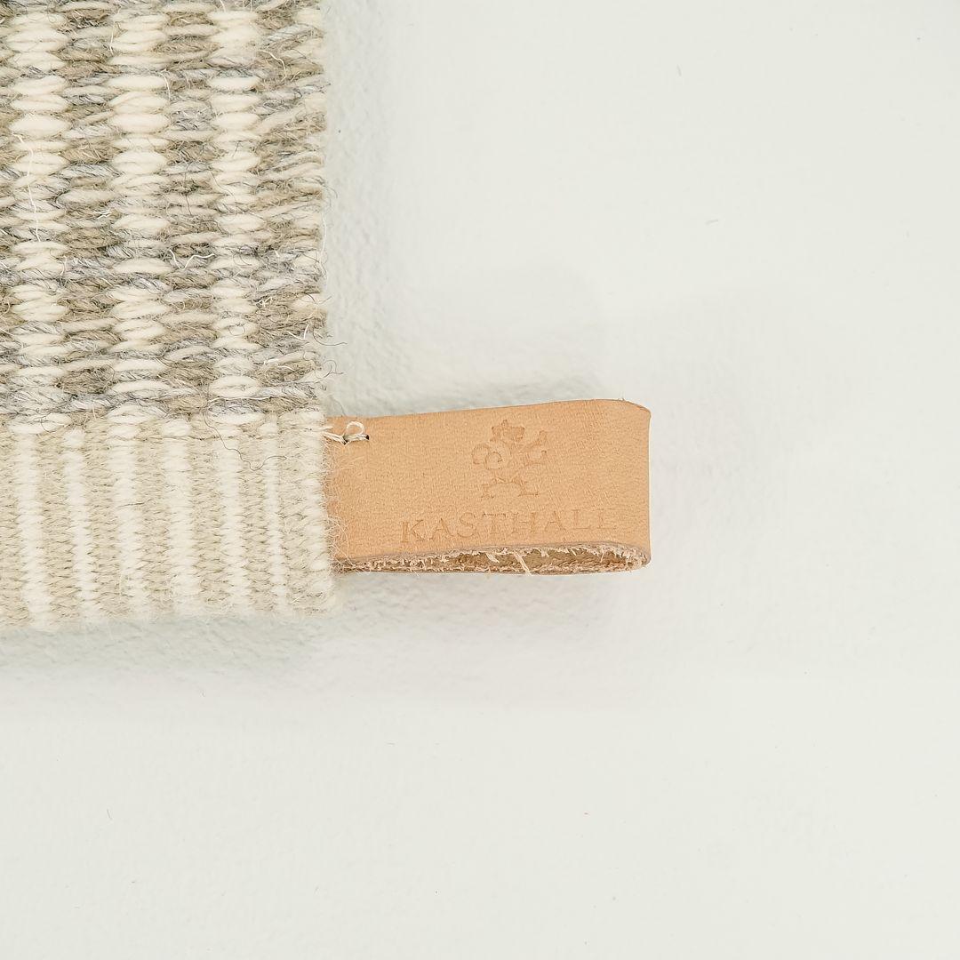 2022 Gunilla Lagerhem Ullberg #22 Tappeto a righe Hagga 981 STRIPE ICON/ 882 Lino in vendita 1