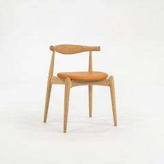 2022 Hans Wegner pour Carl Hansen Chaise coudée CH20 Oak Oak avec pad en cuir caramel