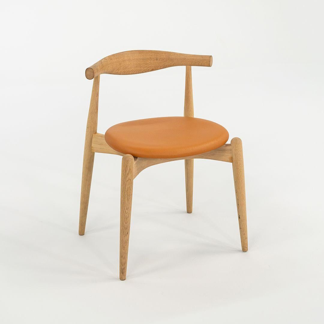 2022 Hansen per Carl Hansen CH20 Sedia a gomito Oak con pad in pelle caramello in vendita 1