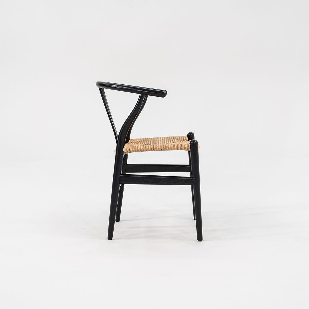 2022 Hansen per Carl Hansen CH24 Sedia Wishbone in Oak / Papercord Nero In condizioni buone in vendita a Philadelphia, PA