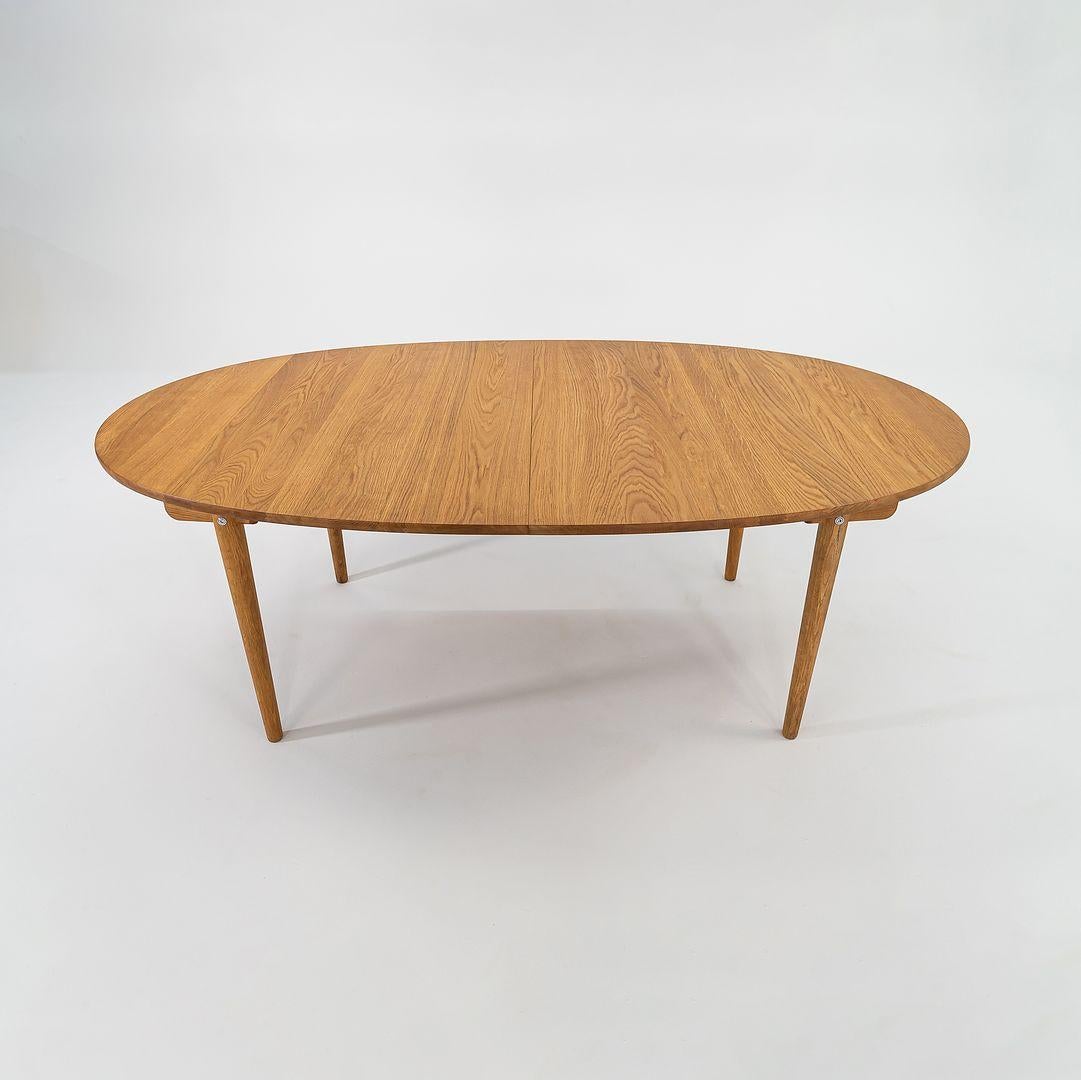 Contemporary 2022 Hans Wegner for Carl Hansen CH338 Dining Table with Two Leaves in Oiled Oak