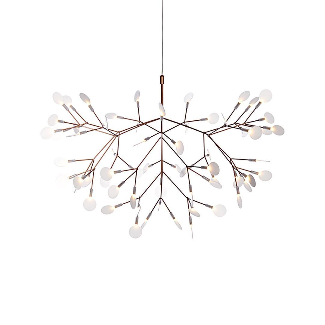 Sono in vendita due lampade a sospensione Heracleum II (vendute separatamente) con struttura in metallo con finitura in rame e lenti in policarbonato. La lampada è stata progettata da Bertjan Pot e prodotta da Moooi¬ nei Paesi Bassi. Risale al 2022