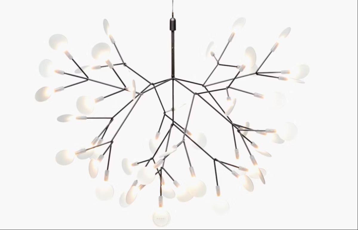 Zum Verkauf stehen fünf (separat verkaufte) Heracleum III Hängeleuchten mit Metallrahmen in Kupferoptik und Polycarbonatlinsen. Die Leuchte wurde von Bertjan Pot entworfen und von Moooi¬†in den Niederlanden hergestellt. Es stammt aus der Zeit um