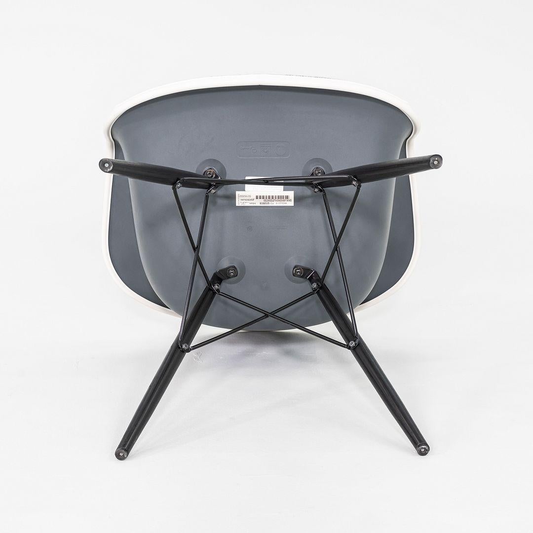 2022 Herman Miller Eames DAW Dining Chair mit Stoffsitz und Eiffelgestell im Angebot 4