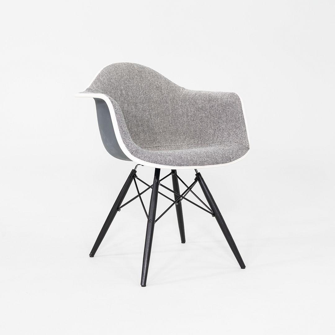 2022 Herman Miller Eames DAW Dining Chair mit Stoffsitz und Eiffelgestell im Angebot 2
