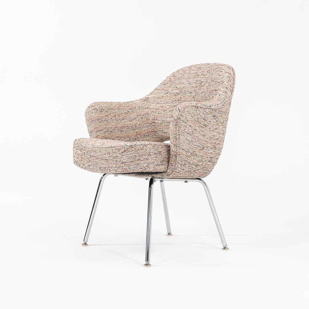 XXIe siècle et contemporain Fauteuil de direction Knoll Saarinen en tissu tweed grège avec pieds en acier 2022 en vente