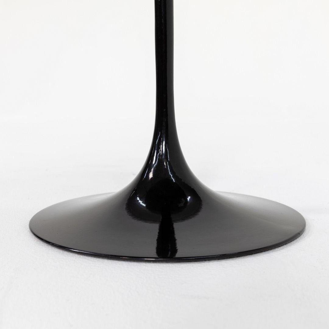 Moderne 2022 Table d'appoint ronde à piédestal Saarinen Tulip avec plateau de 20
