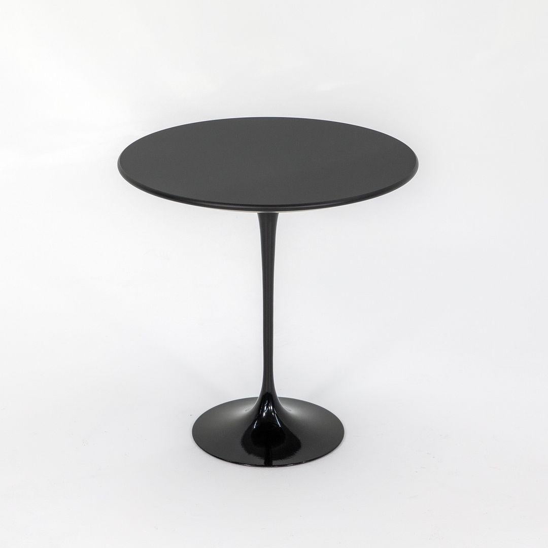 XXIe siècle et contemporain 2022 Table d'appoint ronde à piédestal Saarinen Tulip avec plateau de 20