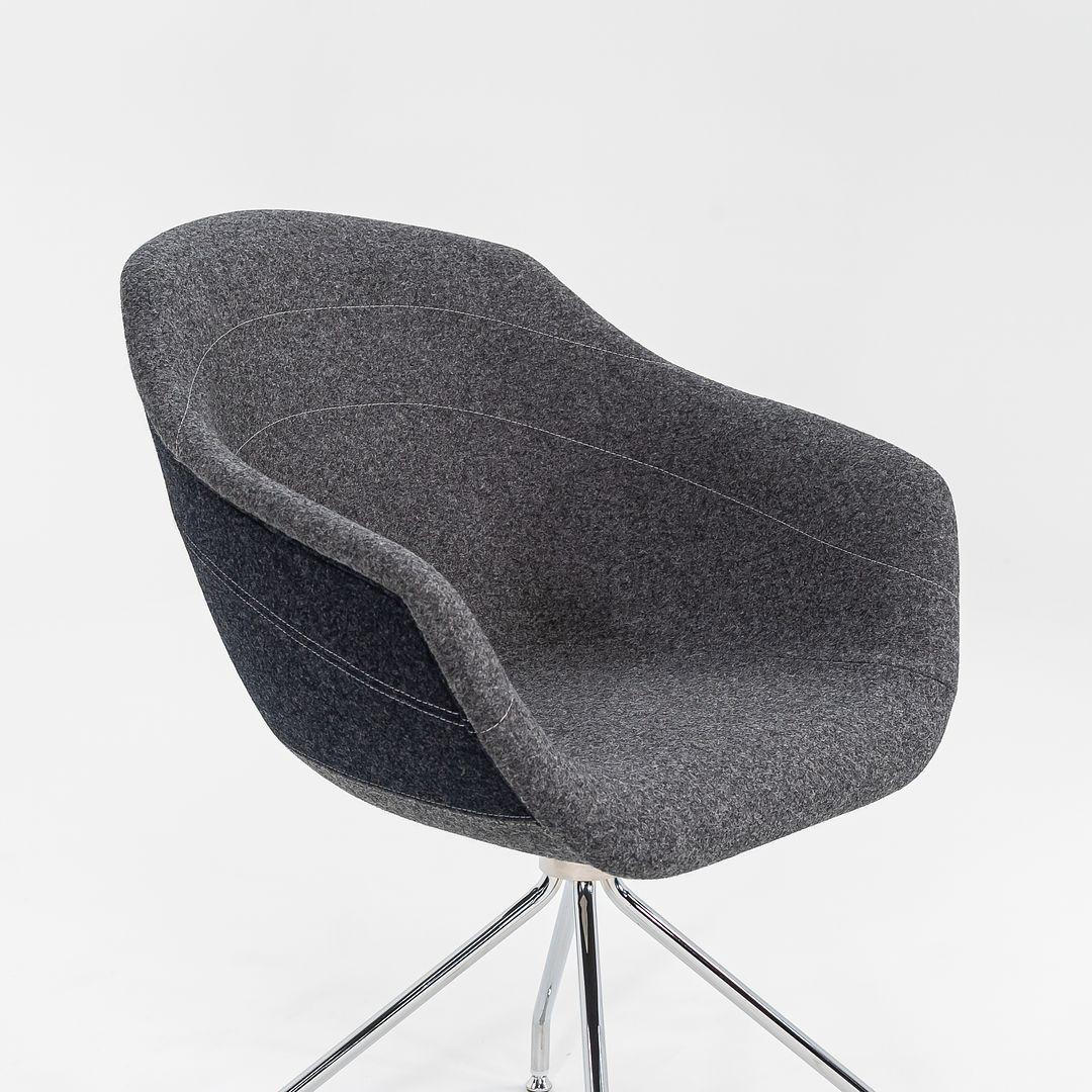 2022 Luca Nichetto for Moooi Canal Swivel Shell Chair in Anthracite & Chrome en vente 1