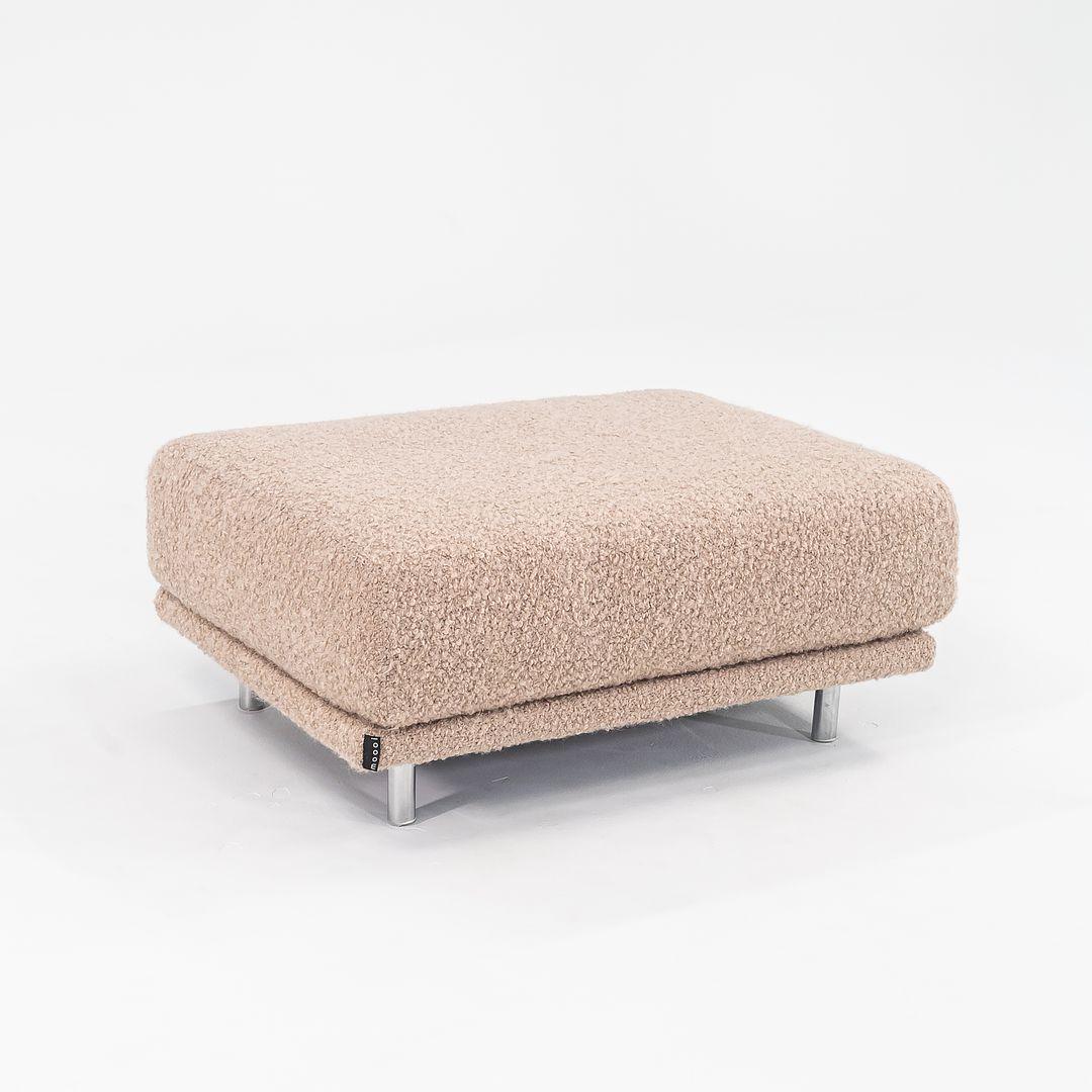 Nous proposons à la vente un pouf Cloud composé d'une structure en acier et d'un tissu en mohair beige. Plus précisément, il s'agit du tissu Blushing Sloth Woolly Mohair. Le pouf a été conçu par Marcel Wanders et produit par Moooi¬† aux Pays-Bas. Il