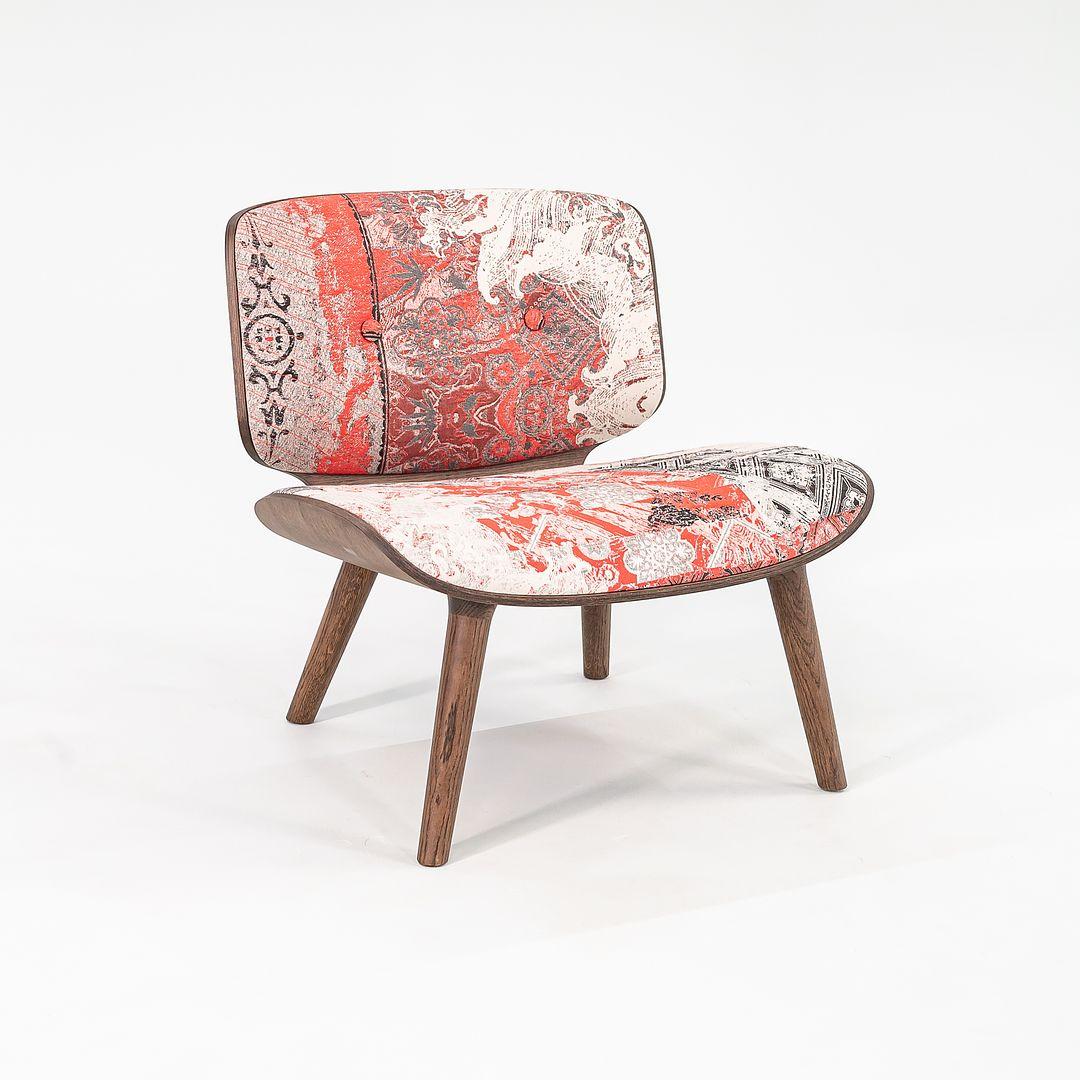 Se vende una tumbona Nut fabricada con estructura de madera, patas de roble macizo y tela tejida multicolor. La silla fue diseñada por Marcel Wanders y producida por Moooi¬† en Holanda. Data de hacia 2022 y está garantizado como auténtico.¬†El