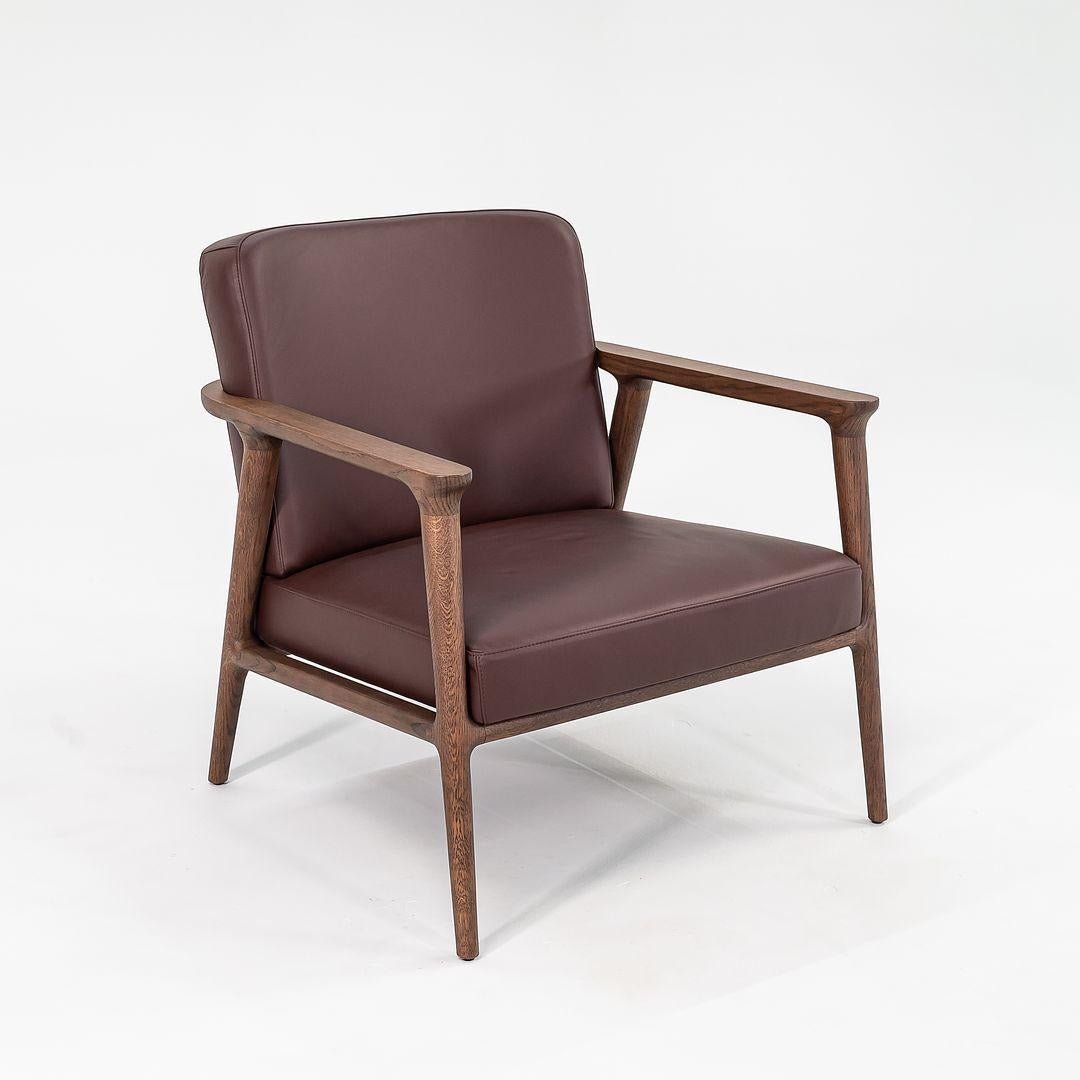 Se vende una Silla Zio Lounge con estructura de roble marrón oscuro y piel Spectrum marrón. La silla fue diseñada por Marcel Wanders y producida por Moooi¬† en Holanda. Data de hacia 2022 y está garantizada como auténtica.¬†El estado es excelente.