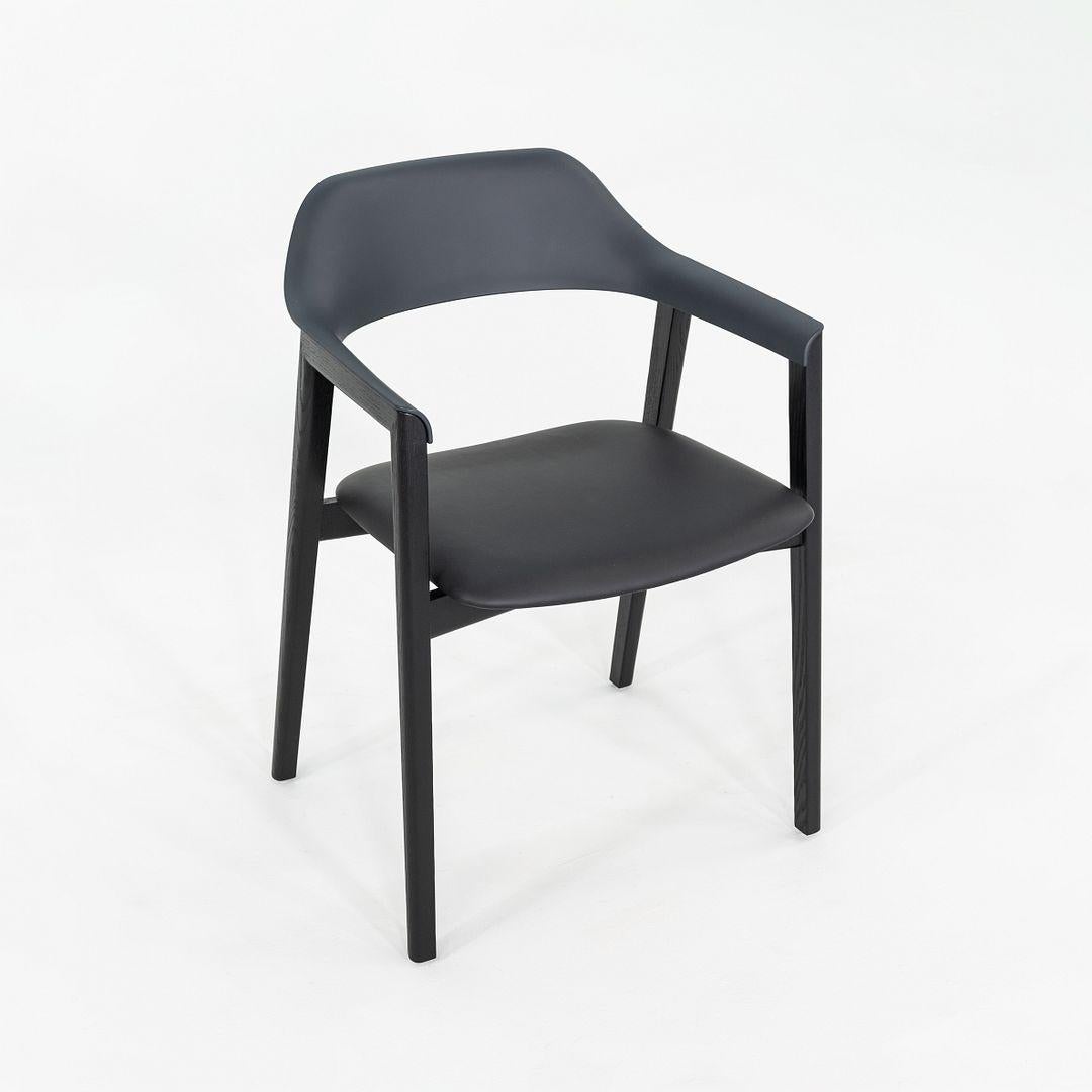 2022 Michael Schneider pour CondeHouse Fauteuil de salle à manger Ten en cuir noir en vente 5