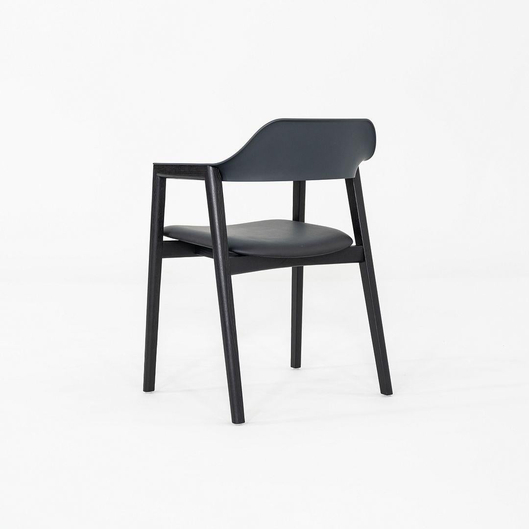 Moderne 2022 Michael Schneider pour CondeHouse Fauteuil de salle à manger Ten en cuir noir en vente