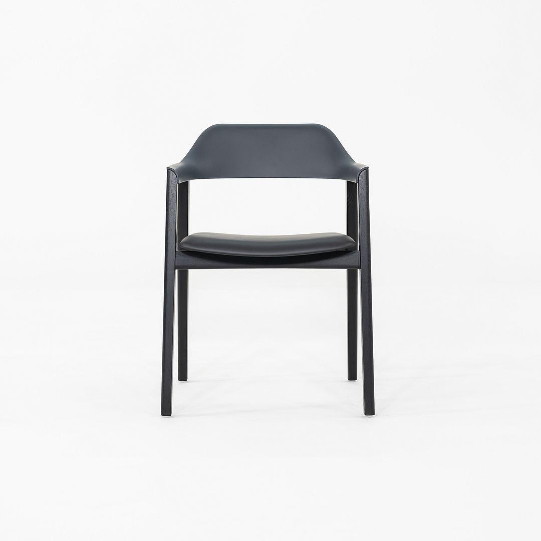 2022 Michael Schneider pour CondeHouse Fauteuil de salle à manger Ten en cuir noir Bon état - En vente à Philadelphia, PA