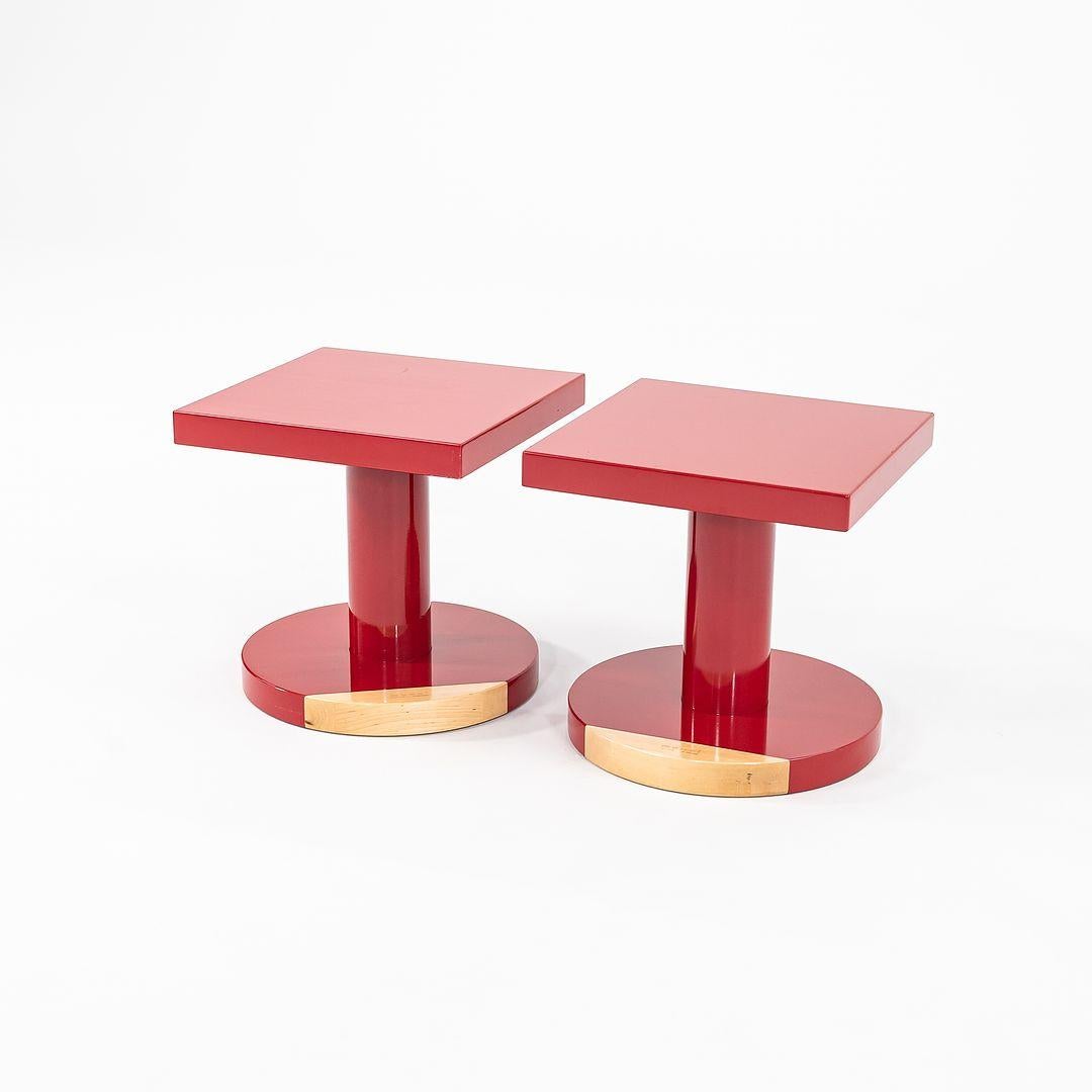 Nous proposons à la vente deux tables d'appoint Common Comrades Tailor, vendues à l'unité, en bouleau massif peint / laqué en rouge. Les tables ont été conçues par Neri&HU et produites par Moooi¬† aux Pays-Bas. Ils datent d'environ 2022 et sont