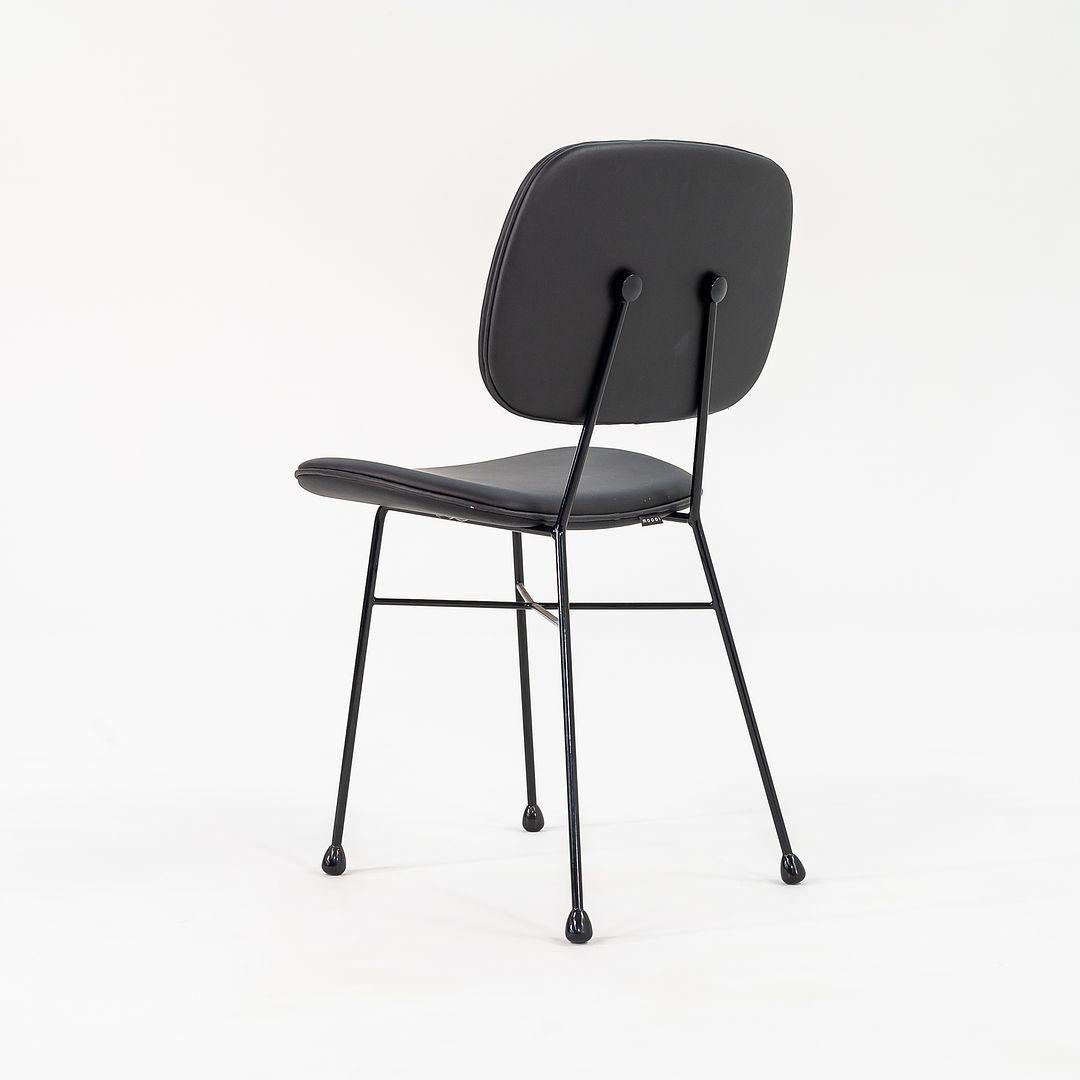 2022 Nika Zupanc for Moooi Chaise de salle à manger dorée en cuir noir en vente 4