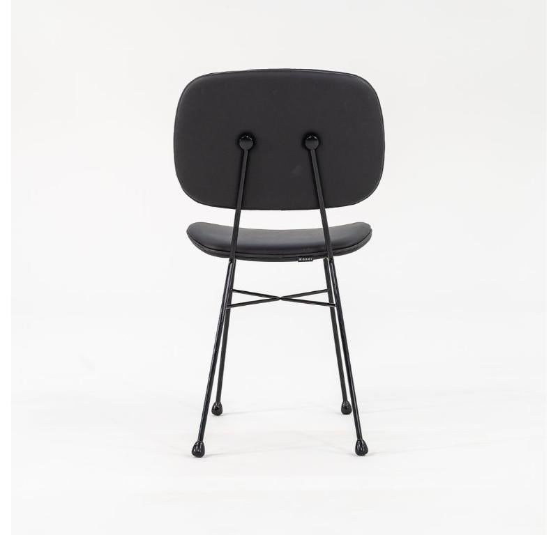 2022 Nika Zupanc for Moooi Chaise de salle à manger dorée en cuir noir en vente 5