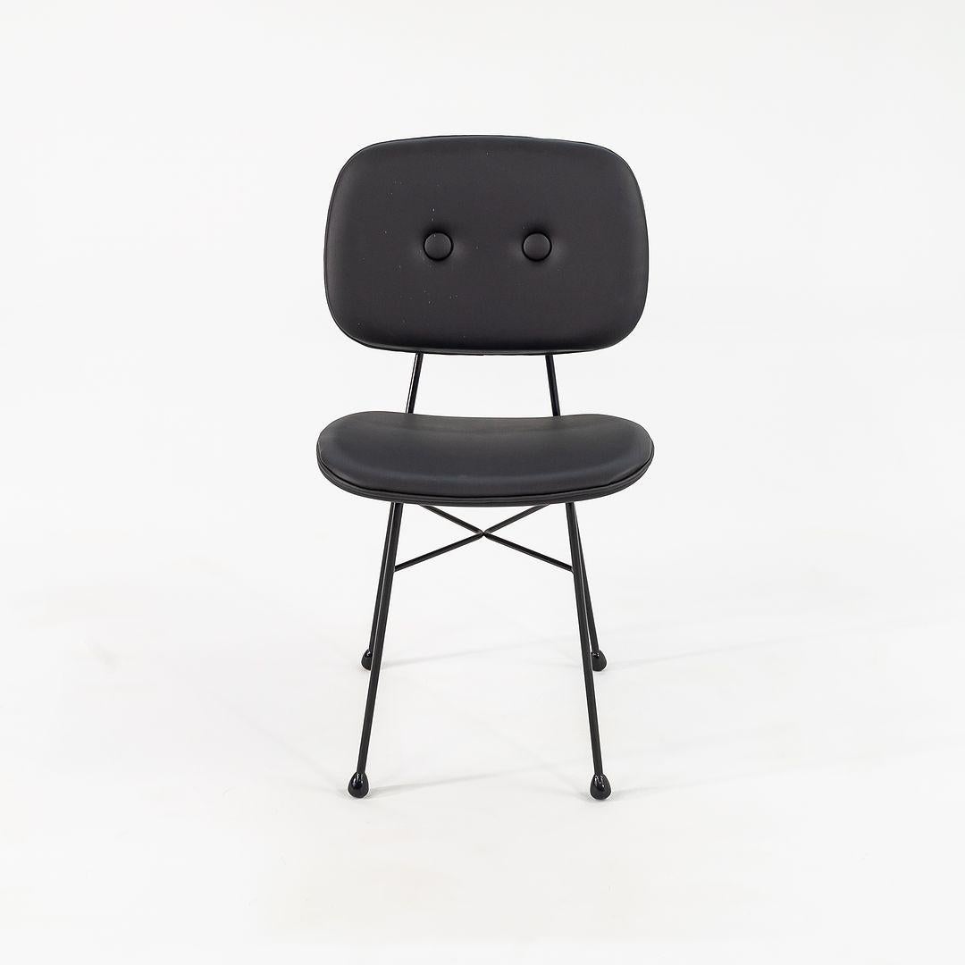 Moderne 2022 Nika Zupanc for Moooi Chaise de salle à manger dorée en cuir noir en vente