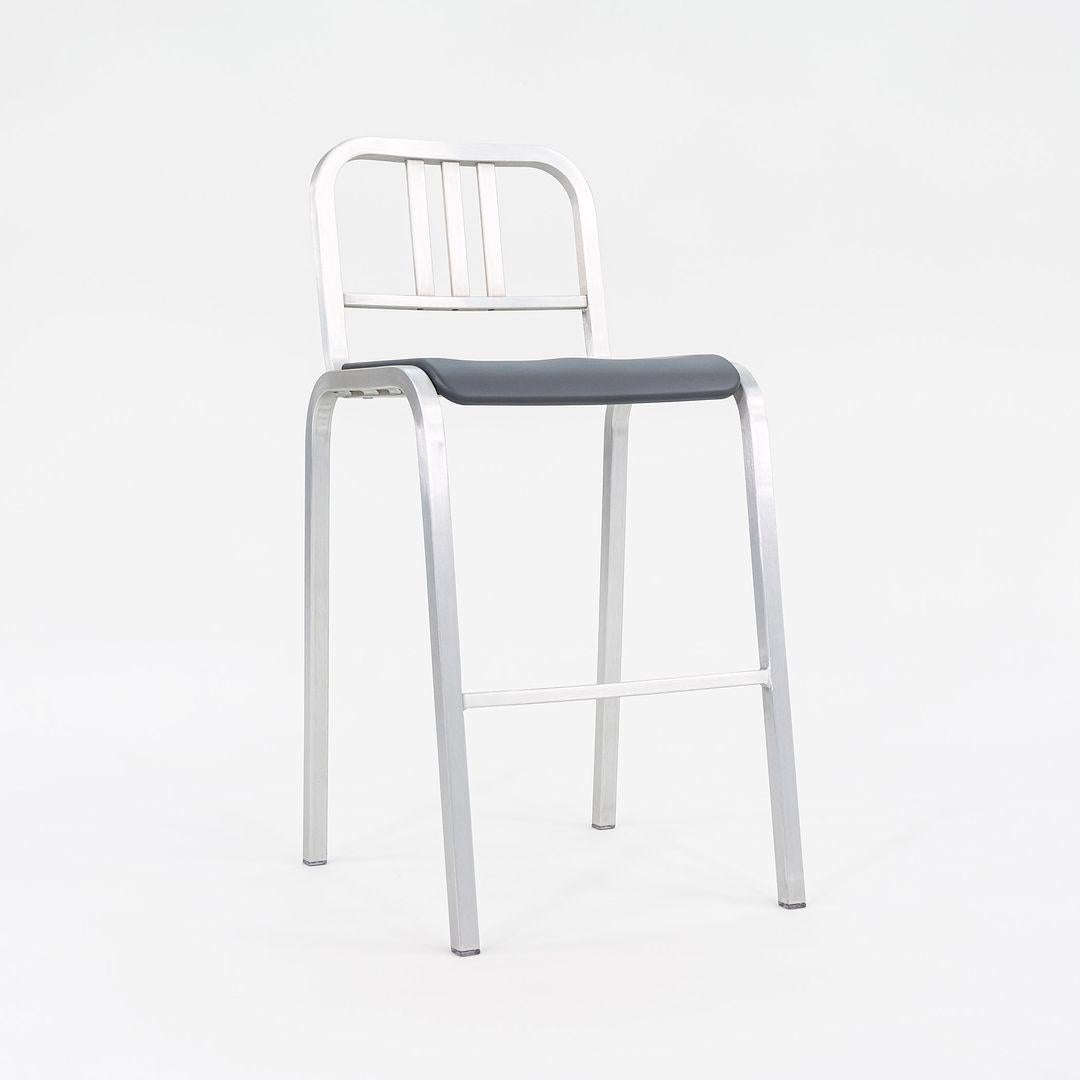 2022 Taburetes de bar apilables Nine-O de Ettore Sottsass con asientos tapizados en gris Estadounidense en venta