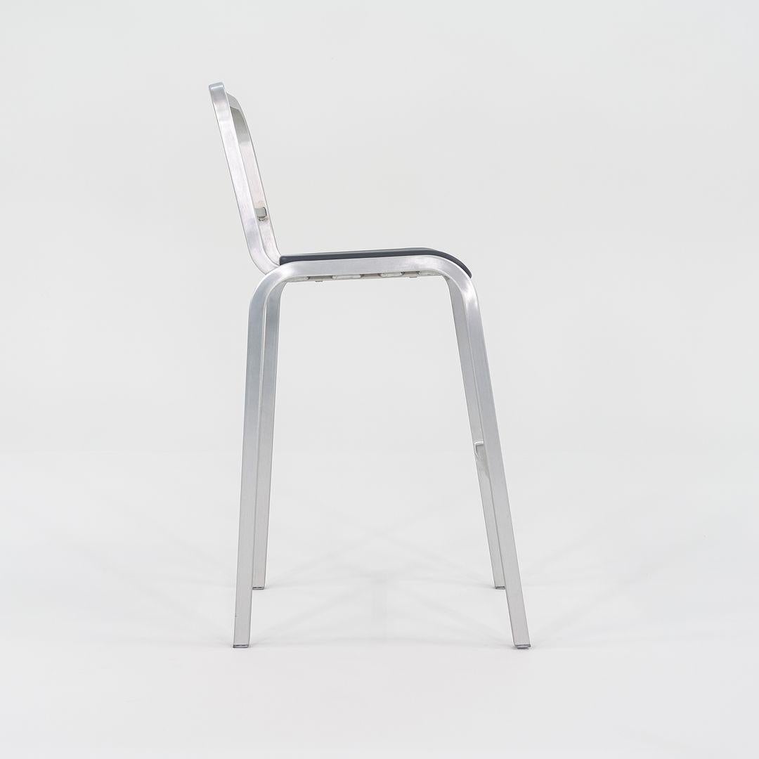2022 Taburetes de bar apilables Nine-O de Ettore Sottsass con asientos tapizados en gris en Excelente estado para la venta en Philadelphia, PA
