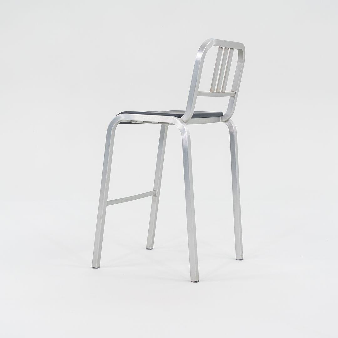 2022 Taburetes de bar apilables Nine-O de Ettore Sottsass con asientos tapizados en gris en venta 1