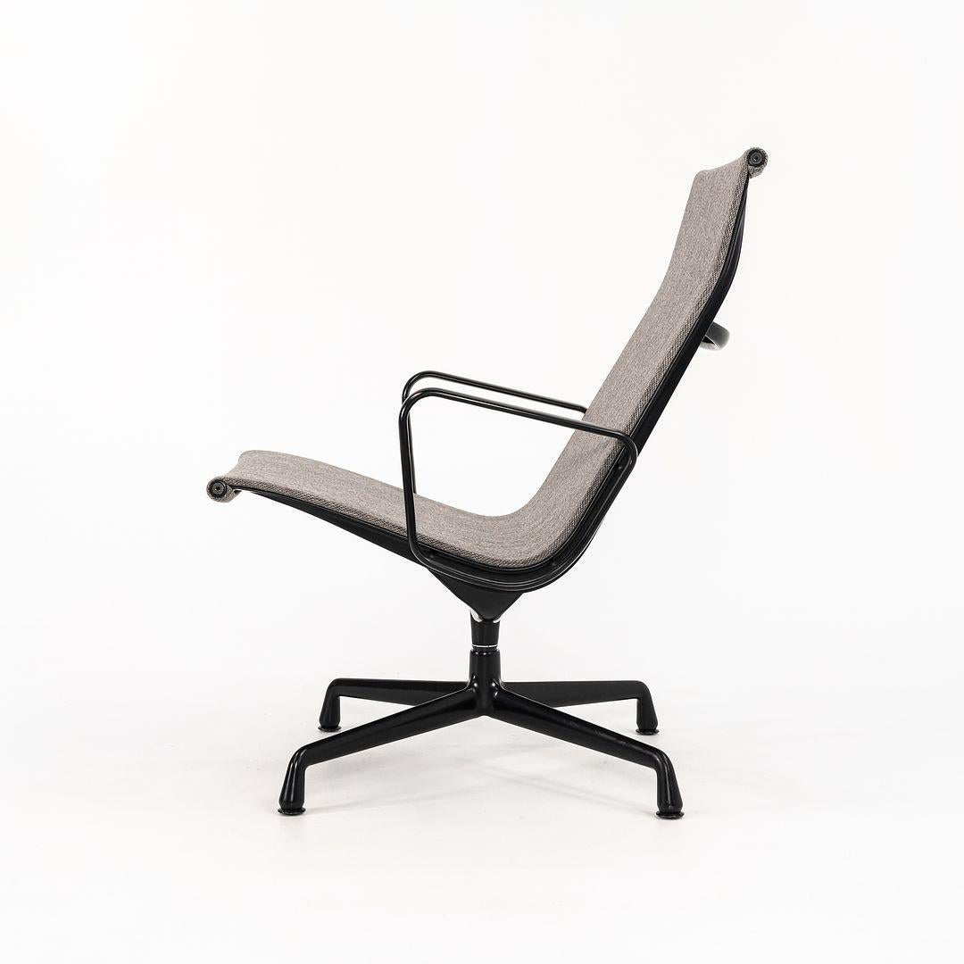 2022 Pareja Herman Miller Grupo Eames de aluminio Sillas de exterior Gris / Negro en venta 3
