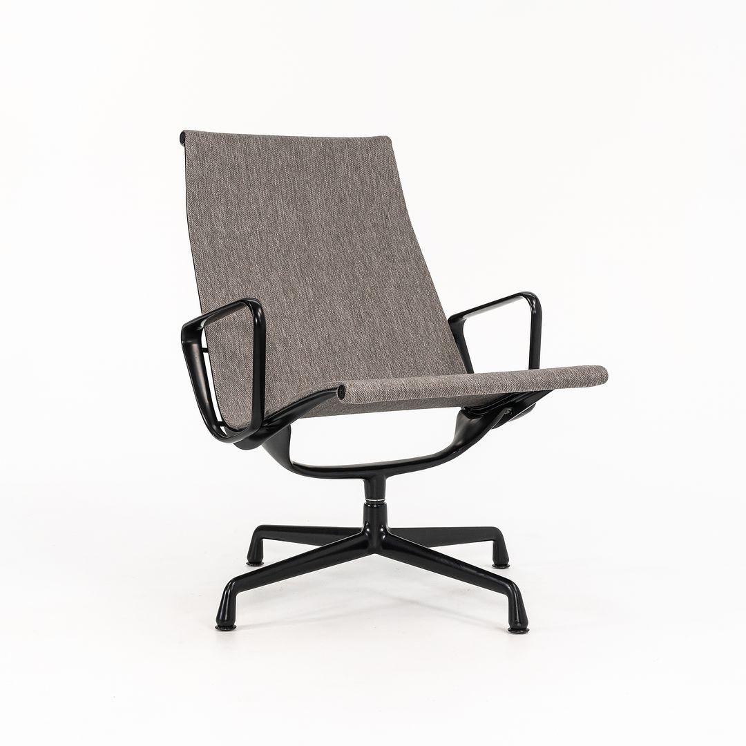 2022 Pareja Herman Miller Grupo Eames de aluminio Sillas de exterior Gris / Negro Estadounidense en venta