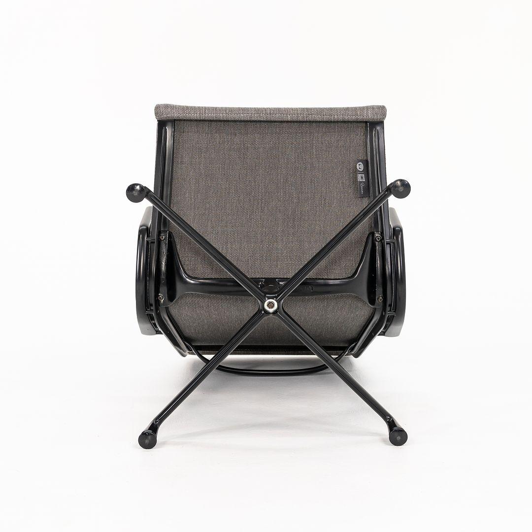 2022 Pareja Herman Miller Grupo Eames de aluminio Sillas de exterior Gris / Negro en Excelente estado para la venta en Philadelphia, PA