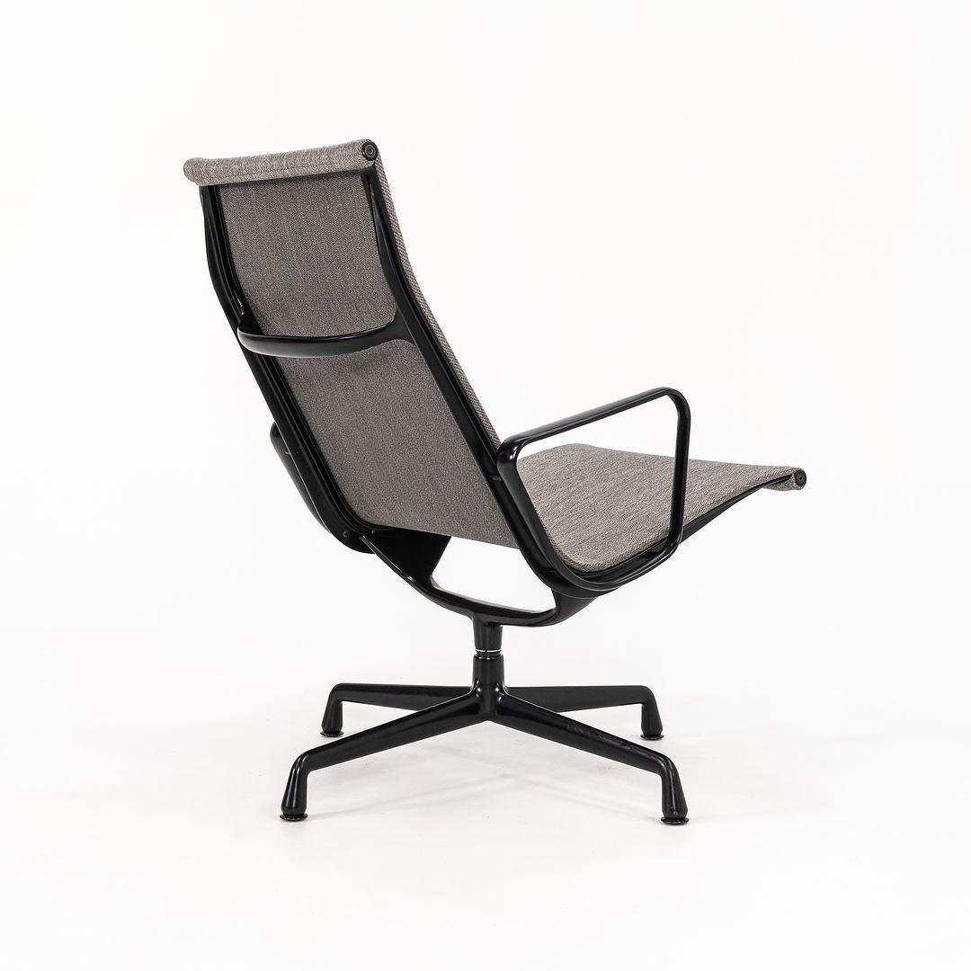 2022 Pareja Herman Miller Grupo Eames de aluminio Sillas de exterior Gris / Negro Siglo XXI y contemporáneo en venta
