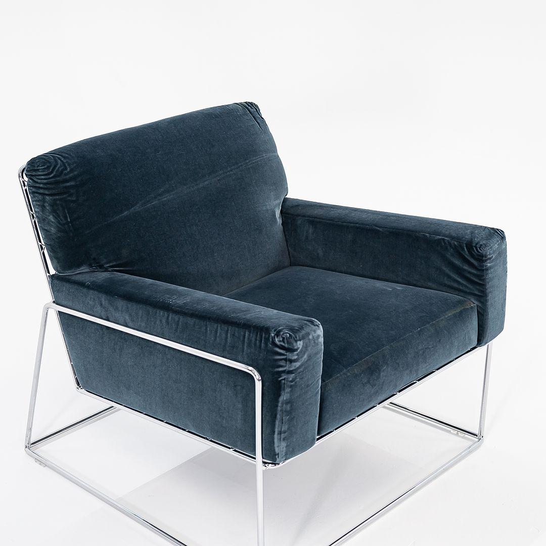 Zum Verkauf steht ein Paar Charles-Sessel mit verchromtem Stahlgestell und dunkelgrauem Veloursstoff (Harald 182 von Kvadrat). Die Stühle wurden von Marcel Wanders entworfen und von Moooi¬†in den Niederlanden hergestellt. Sie stammen aus der Zeit um